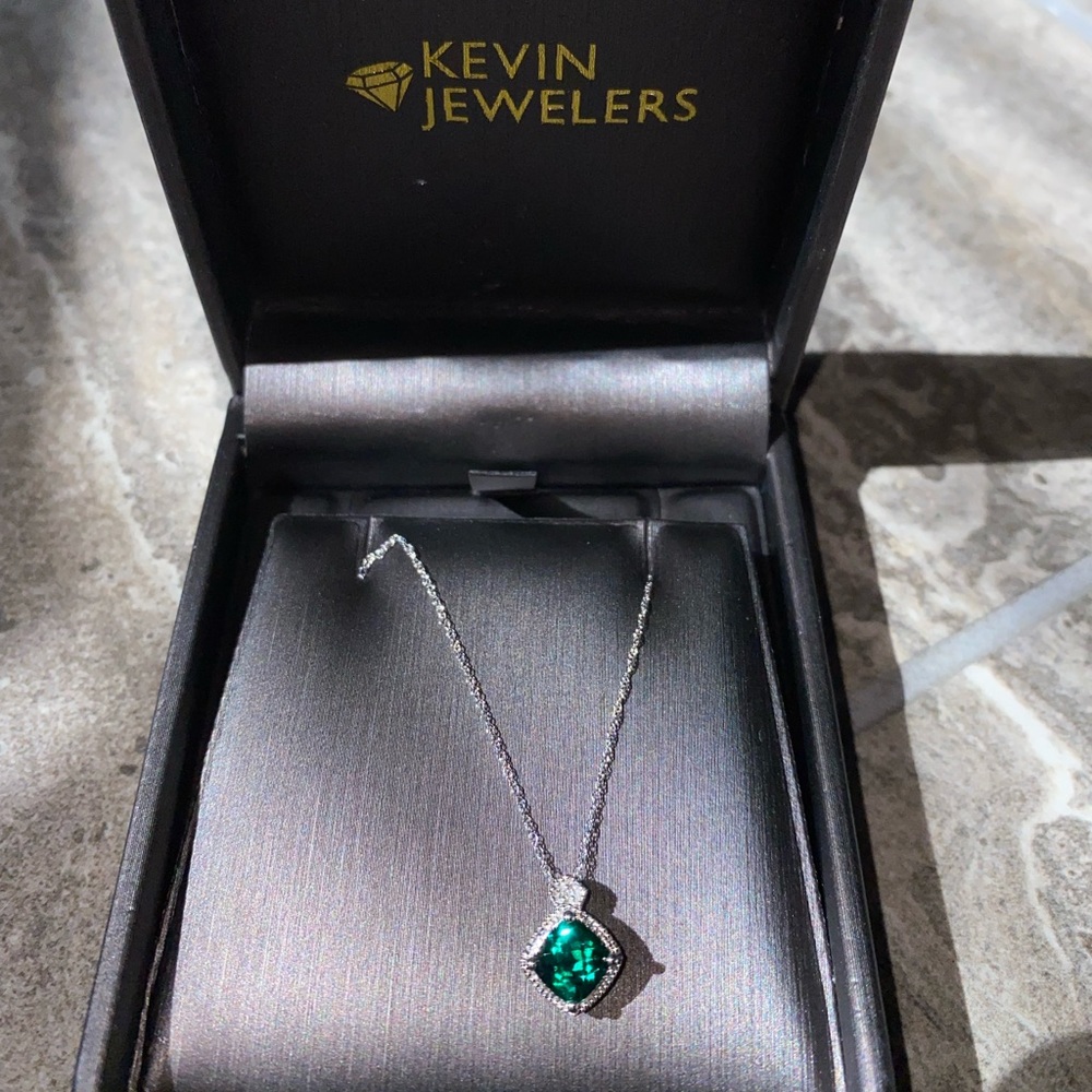 Brand New Kevin Jewelers May Birthstone necklace.